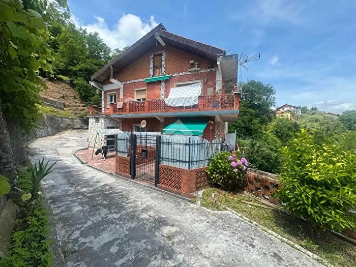 Appartamento quadrilocale in vendita in Via Antica Strada della Guardia, Ceranesi