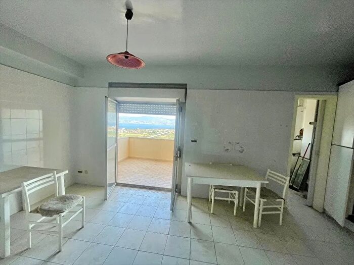 Appartamento con 7 locali in vendita in Strada Villaggio Arghillà, Reggio Calabria