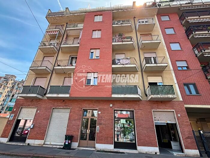 Appartamento trilocale in vendita in Via La Thuile B, Torino