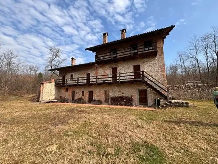 Casa con 6 locali in vendita in Cascina Falciona, Masserano