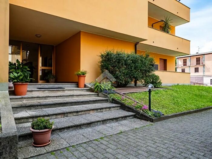 Appartamento trilocale in vendita in Via Generale Carlo Alberto dalla Chiesa, Oggiono