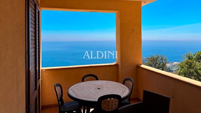 Appartamento con 6 locali in vendita in Via David Herbert Lawrence, Taormina