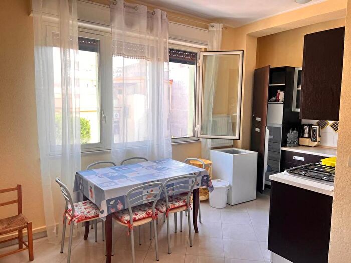 Appartamento trilocale in affitto in Via Possidonea, Centro Storico, Reggio Calabria