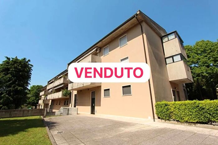 Appartamento quadrilocale in vendita in Via Olivè e, Verona