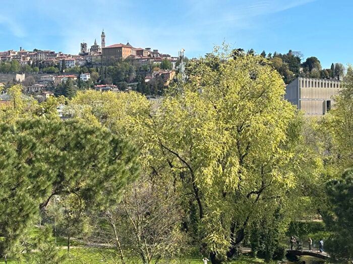 Appartamento trilocale in vendita in Via Broseta, Bergamo