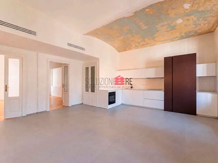 Appartamento quadrilocale in vendita in Via Solferino, Novara