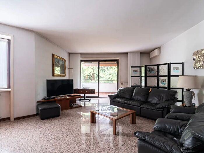 Appartamento con 5 locali in vendita in Via Roberto Bellarmino, Milano