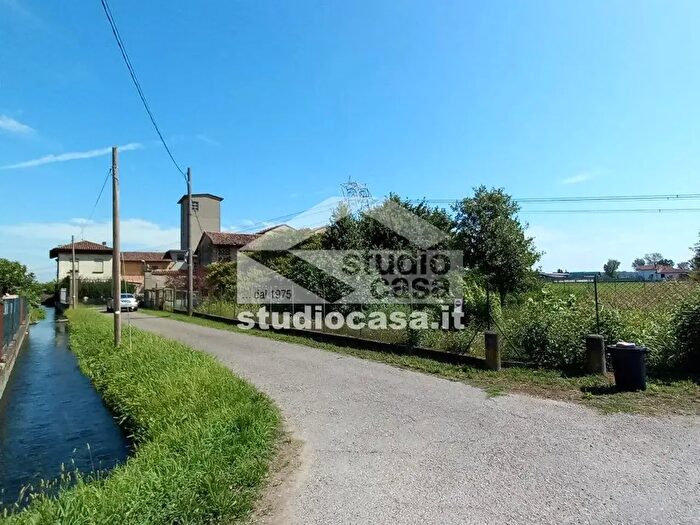 Casa con 9 locali in vendita in Vicolo Torchio, Dovera