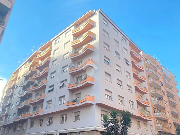 Appartamento trilocale in vendita in Prati Via Sebastiano Ziani, Roma