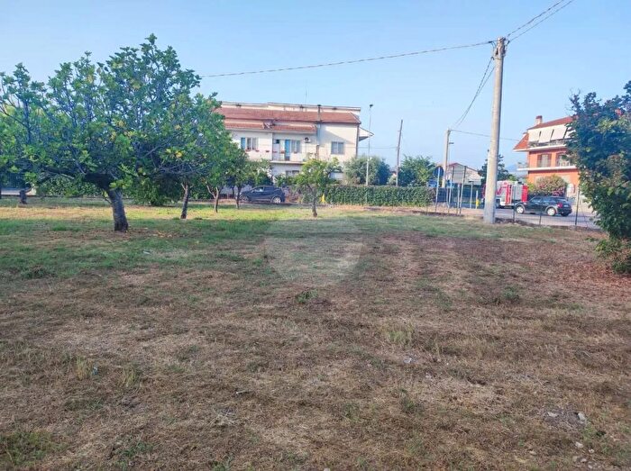 Casa con 10 locali in vendita in SantiCosmaEDamiano, Santi Cosma E Damiano