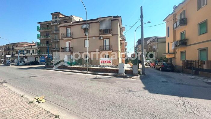Appartamento trilocale in vendita in Via E De Nicola, Casapulla