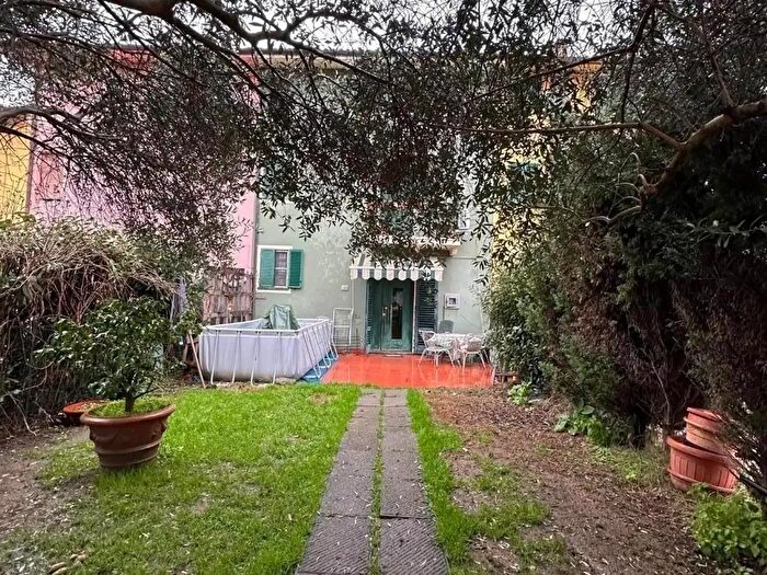 Casa con 8 locali in vendita in Ponte Buggianese