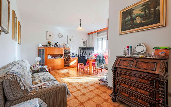 Appartamento con 5 locali in vendita in Via Lincoln, Bologna