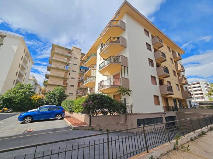 Appartamento trilocale in vendita in Via SantErasmo, Centro, Taggia