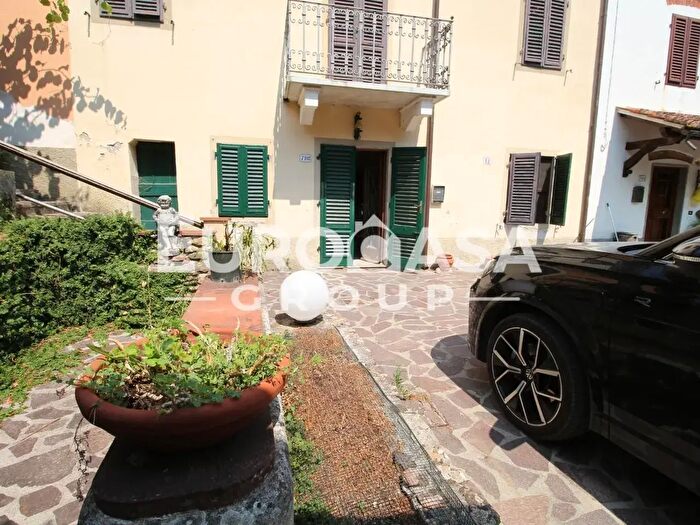 Casa con 10 locali in vendita in Lucca