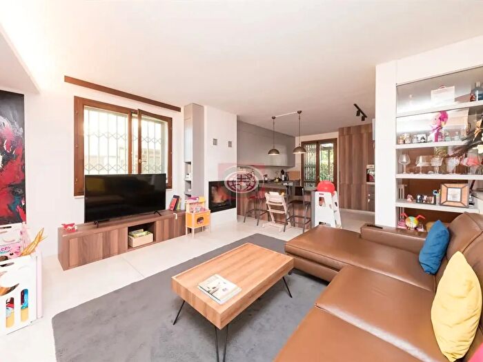 Casa con 7 locali in vendita in Cesena