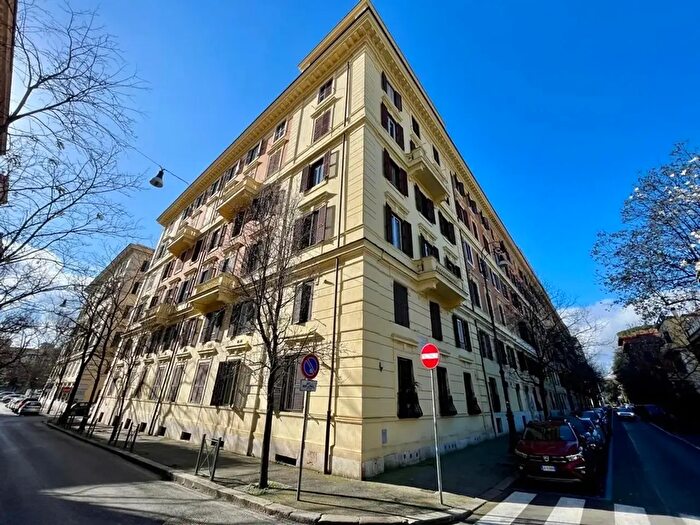 Appartamento trilocale in vendita in Roma