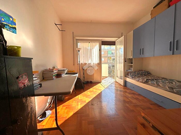 Appartamento bilocale in vendita in Viale Val Padana, Roma