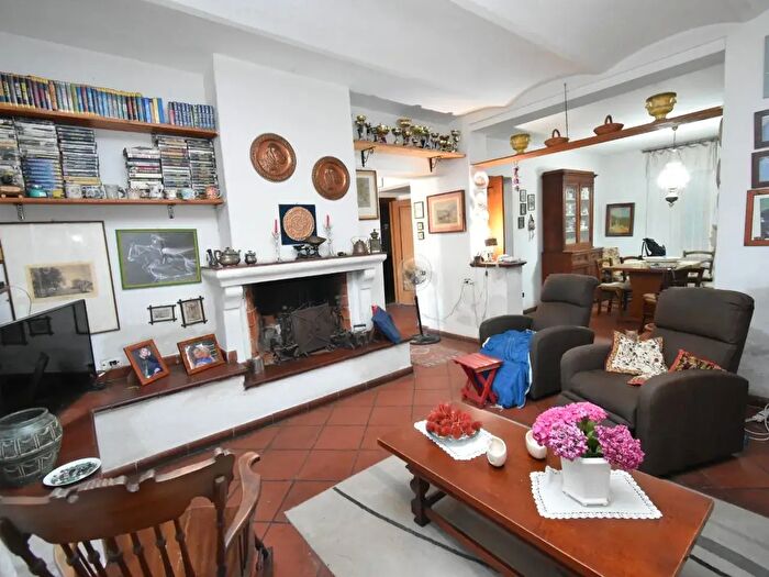 Casa con 8 locali in vendita in San Giuliano Terme