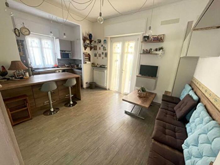 Appartamento con 5 locali in vendita in Via del Borgo, Genova
