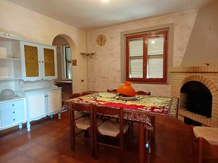 Appartamento con 5 locali in affitto in Fivizzano