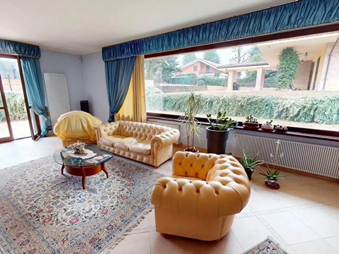 Casa con 8 locali in vendita in Strada dei Campi, Rosta