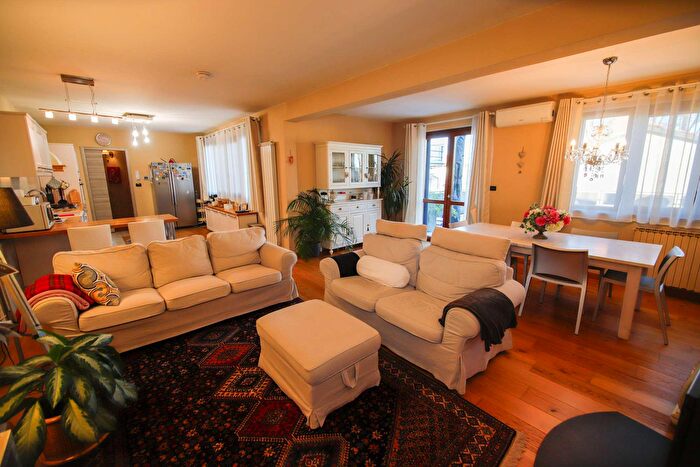 Casa con 12 locali in vendita in Via Stazione, Candia Canavese