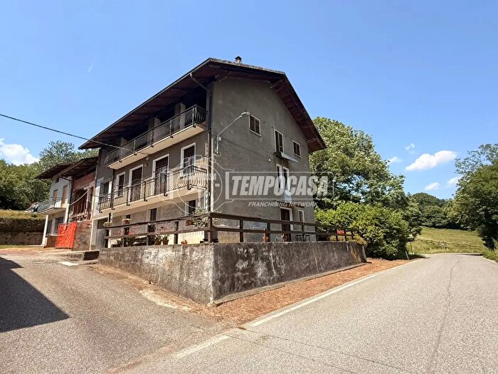 Casa con 8 locali in vendita in Via Capitano Fiorio Belletti, Bioglio
