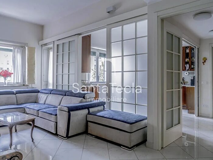 Appartamento trilocale in vendita in Varese, Milano