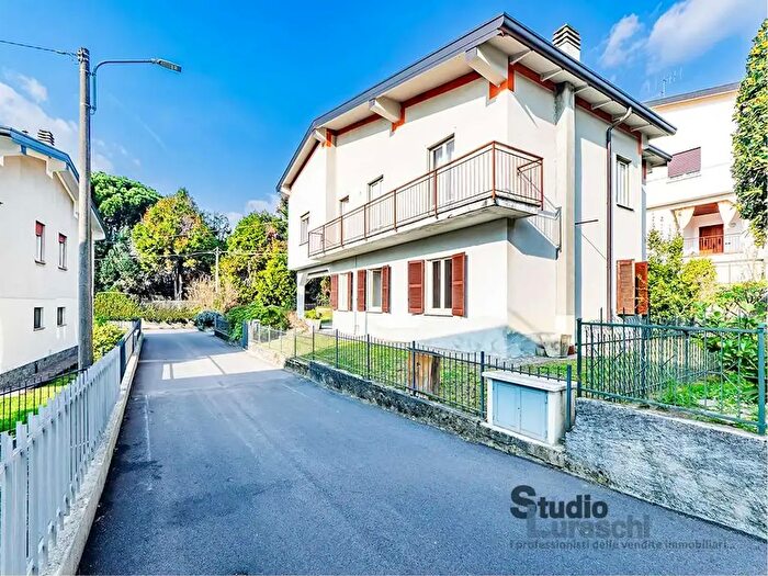 Casa con 8 locali in vendita in Via per Galbiate, Oggiono