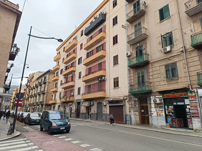 Appartamento con 5 locali in vendita in Via Oreto, Palermo