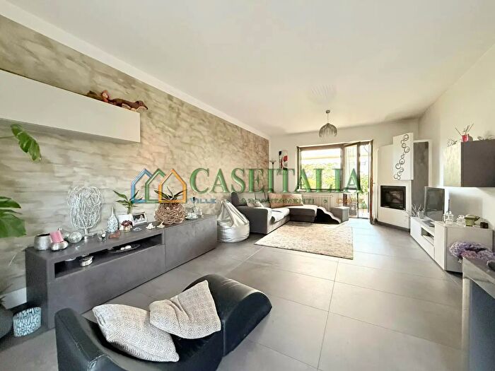 Casa con 9 locali in vendita in Samone