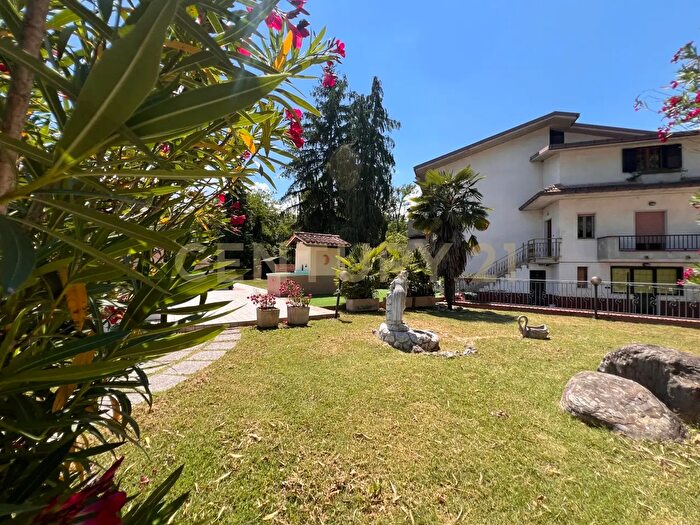 Casa con 19 locali in vendita in Contrada Villa Cassetti, Montorio Al Vomano