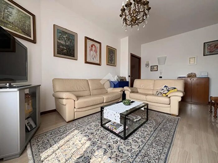 Appartamento trilocale in vendita in Via Milano, Legnano