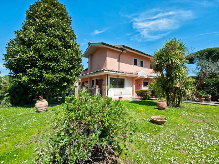 Casa con 6 locali in vendita in Centro, Grottaferrata