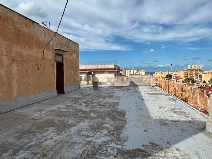 Appartamento quadrilocale in vendita in Via Letterio Lizio Bruno, Palermo