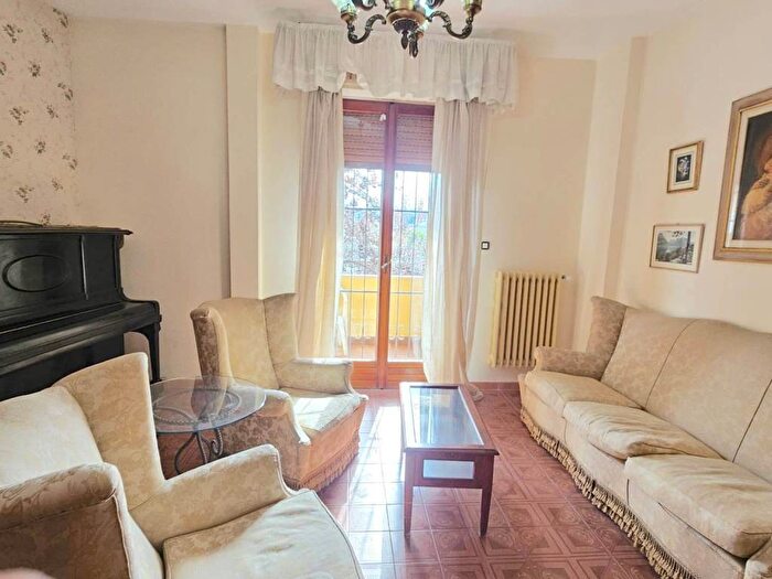 Appartamento quadrilocale in affitto in Piazza Giovanni XXIII, Centro, Scandicci