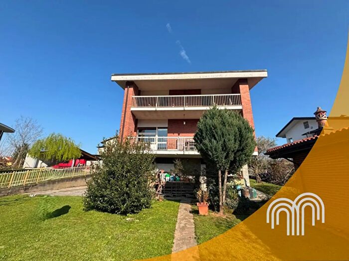 Casa con 8 locali in vendita in Via Susa, Fiano