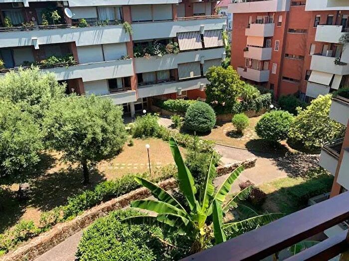 Appartamento quadrilocale in vendita in Via della Mendola Roma, Roma