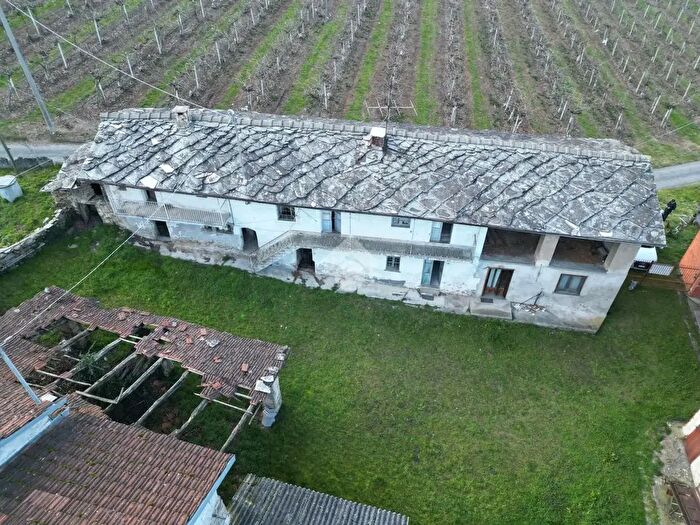 Casa con 10 locali in vendita in Via Antica di Torriana, Barge