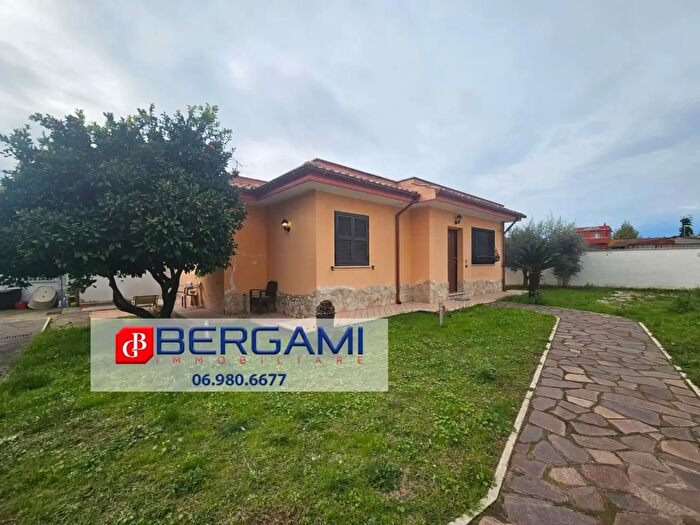 Casa trilocale in vendita in Via Pontinia, Nettuno