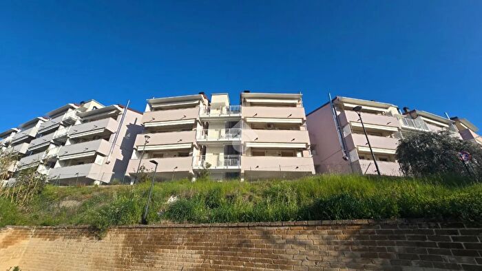 Appartamento quadrilocale in vendita in Via Valentini, Venarotta