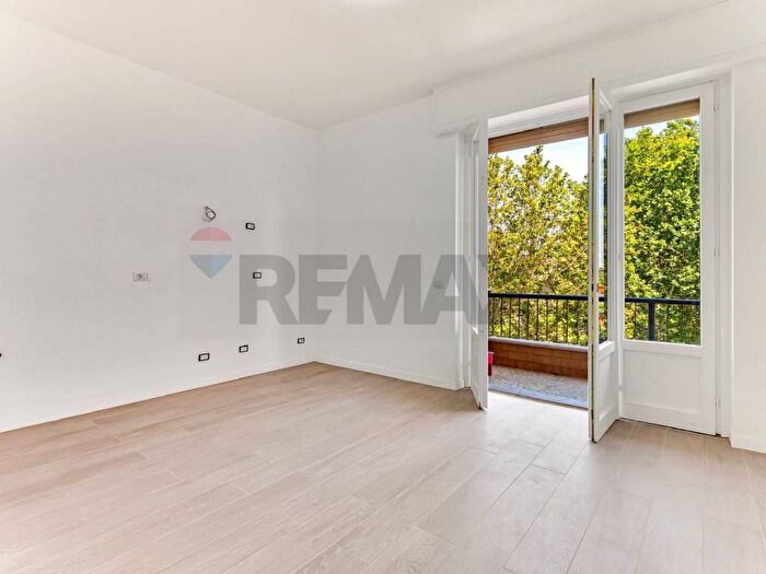 Appartamento trilocale in affitto in Via Pannonia, Argonne Corsica, Milano