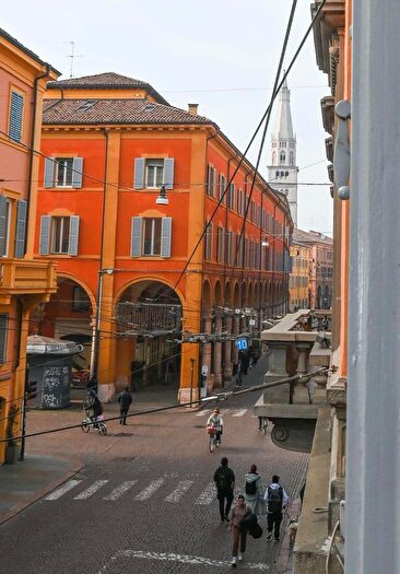 Appartamento con 6 locali in vendita in Modena