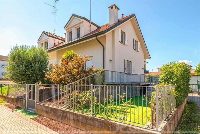 Casa con 5 locali in vendita in Cisliano