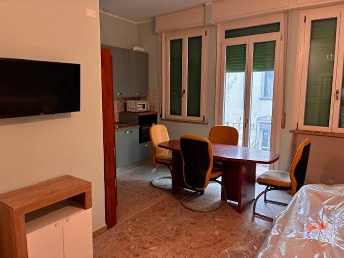 Appartamento trilocale in affitto in Via San Francesco, Veronetta, Verona