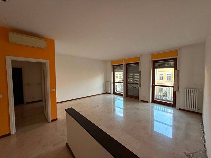 Appartamento trilocale in affitto in Via Sardegna, Washington, Milano