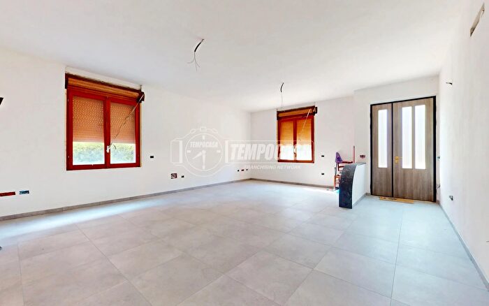 Appartamento con 5 locali in vendita in Via Ludovico Ariosto, Guastalla