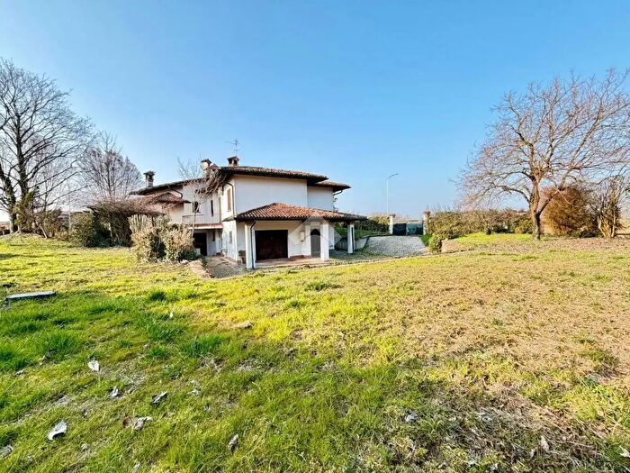 Casa con 5 locali in vendita in Via Zoncheto, Castelleone
