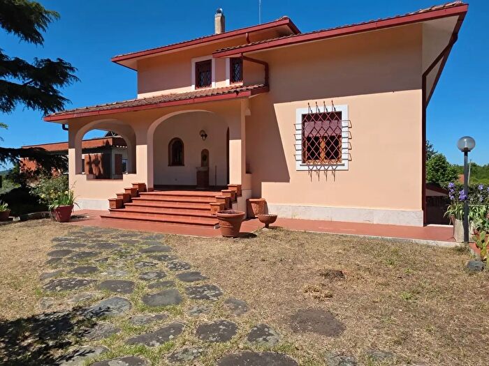 Casa con 10 locali in vendita in Via Aldo Moro, Castelnuovo Di Porto